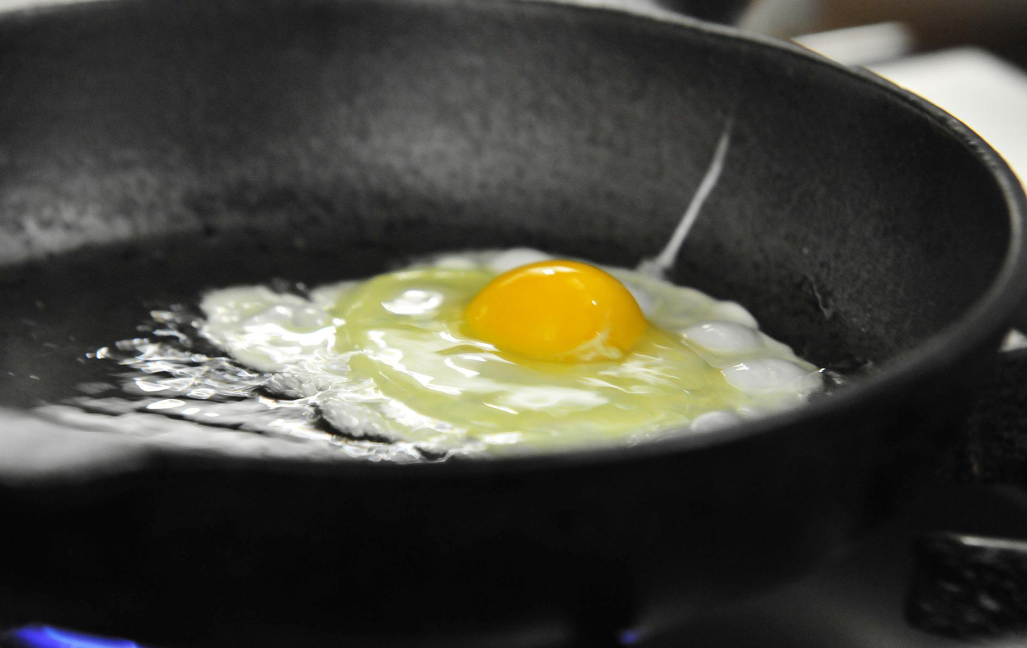 На чому краще готувати яєчню: відповідь вас здивує